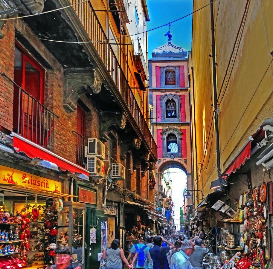 B&B Spaccanapoli A Due Passi Da Via Tribunali المظهر الخارجي الصورة
