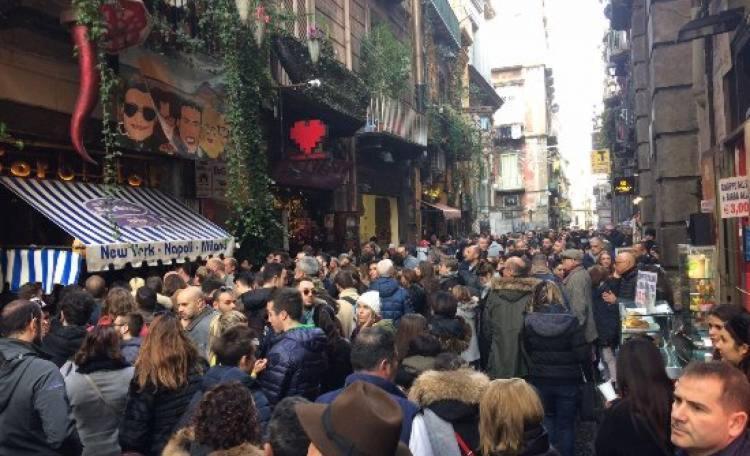 B&B Spaccanapoli A Due Passi Da Via Tribunali المظهر الخارجي الصورة